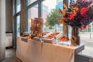 Desayuno buffet todos los días (con cargo)