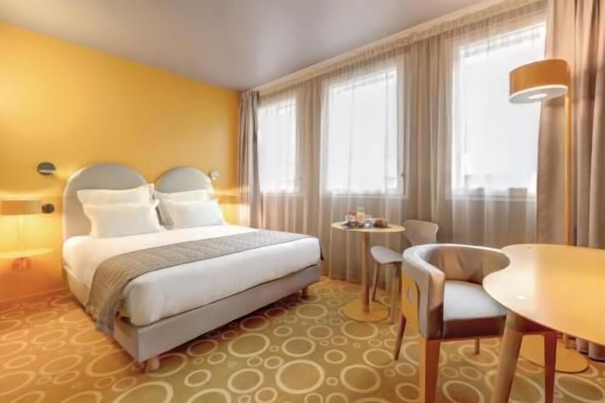 In-room safe, desk, soundproofing, iron/ironing board