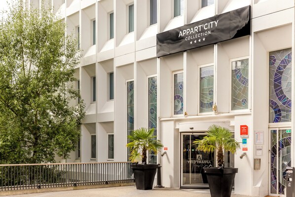 المنشأة من الخارج