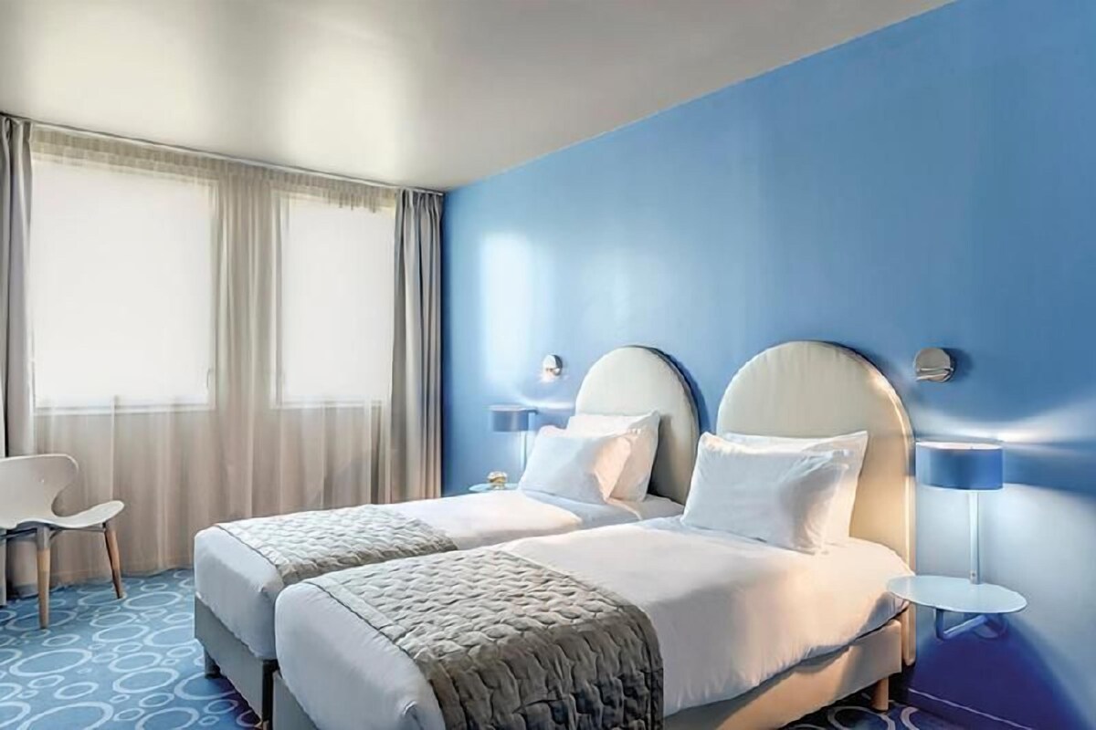 In-room safe, desk, soundproofing, iron/ironing board