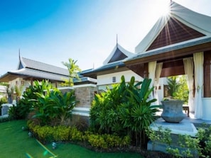 Property grounds - Pimann Buri Luxury Pool Villa Resort (Krabi)