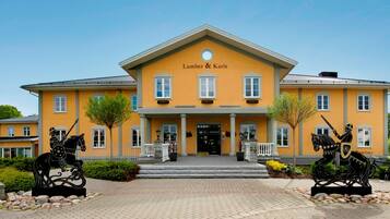 Vista frontal de la propiedad