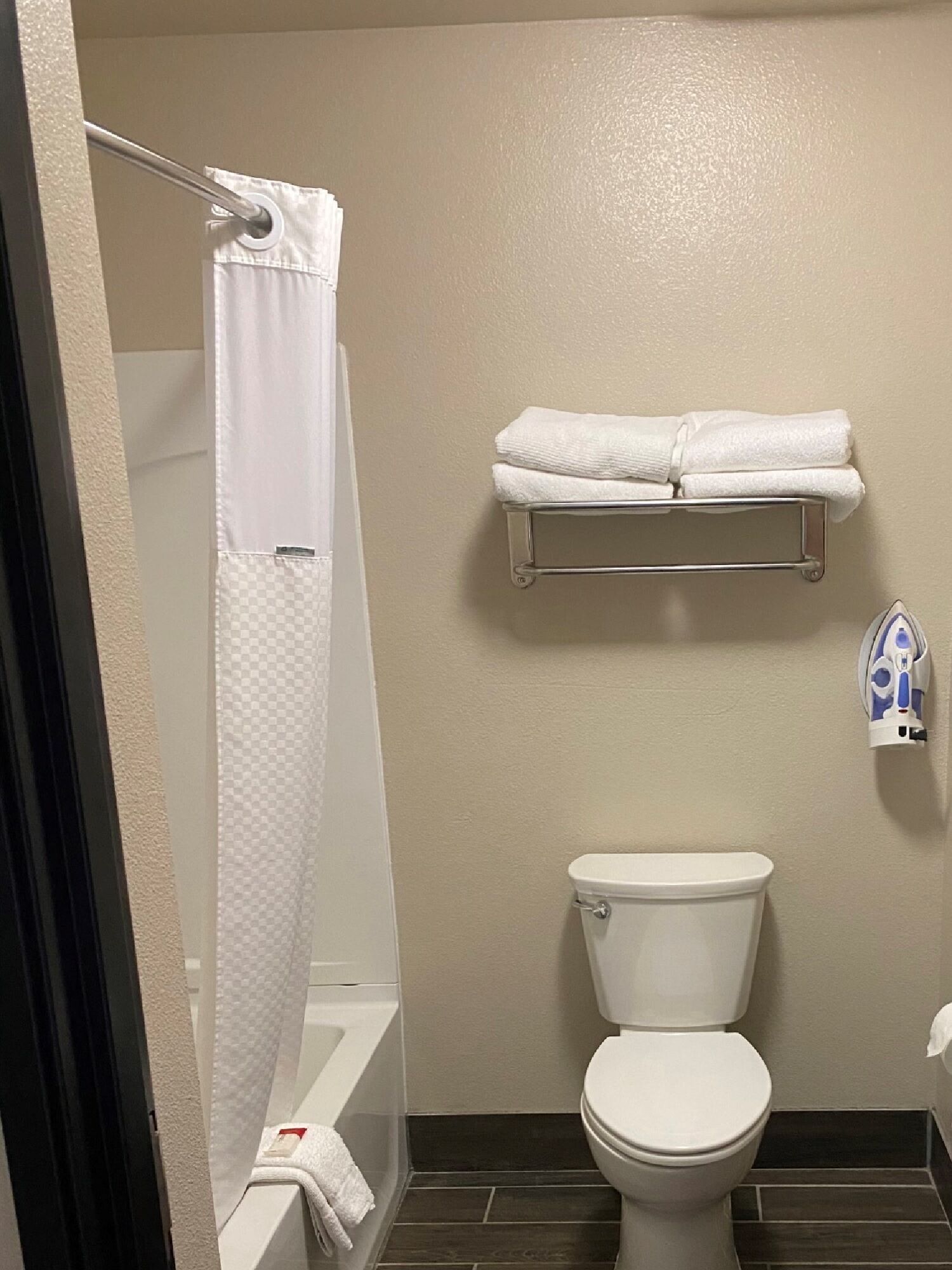 combined shower/bathtub, free toiletries, hair dryer, towels