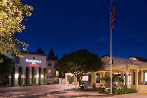 Front of property - evening/night - Residence Inn Palo Alto Menlo Park (Menlo Park)
