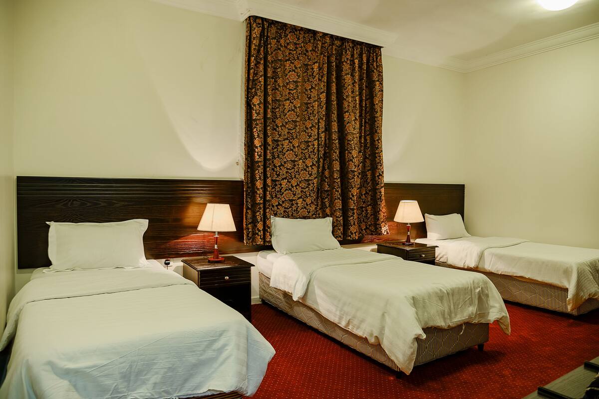 Triple Room | Tilam berlapik, langsir/tirai gelap terus, Wi-fi percuma, cadar katil 