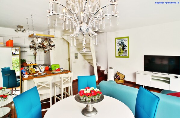 Superior Apartment | Makan dalam bilik