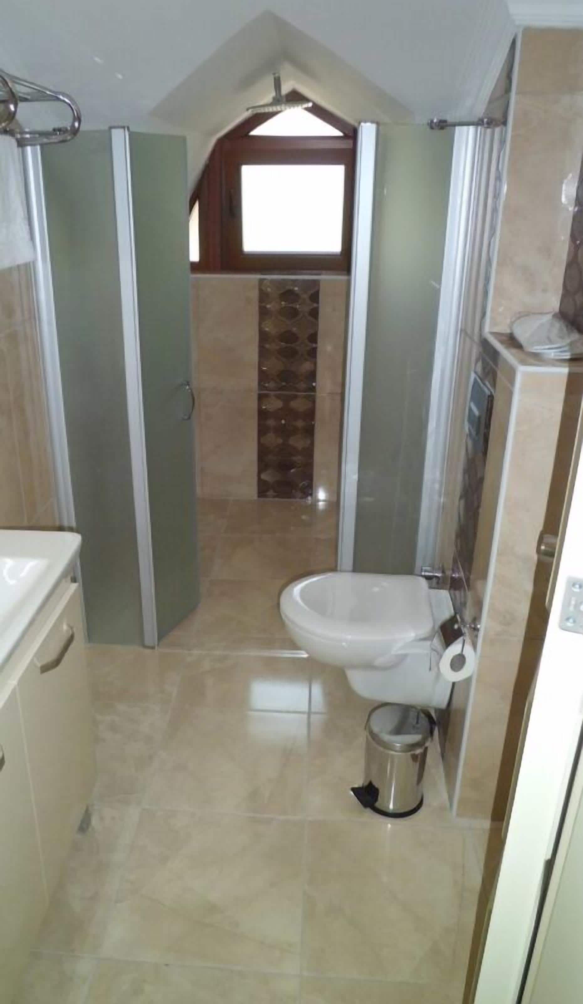 shower, free toiletries, hair dryer, slippers