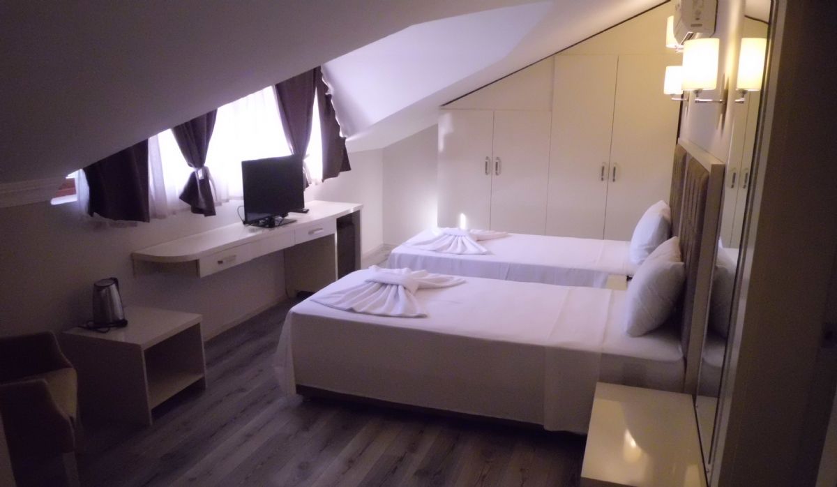 1 bedroom, minibar, individually decorated, desk