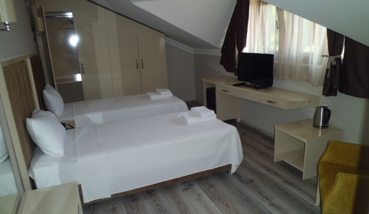 1 bedroom, minibar, individually decorated, desk