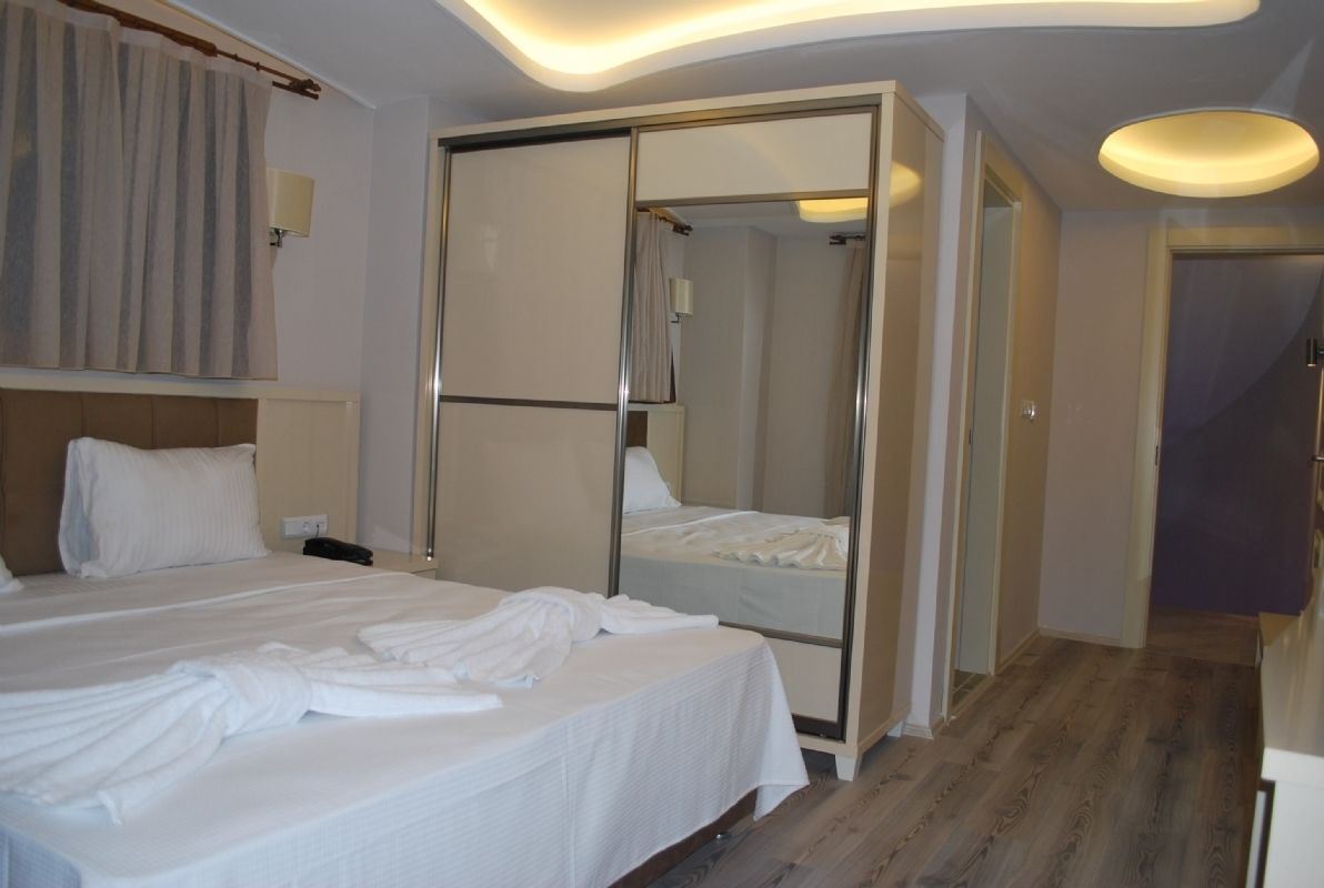 1 bedroom, minibar, individually decorated, desk