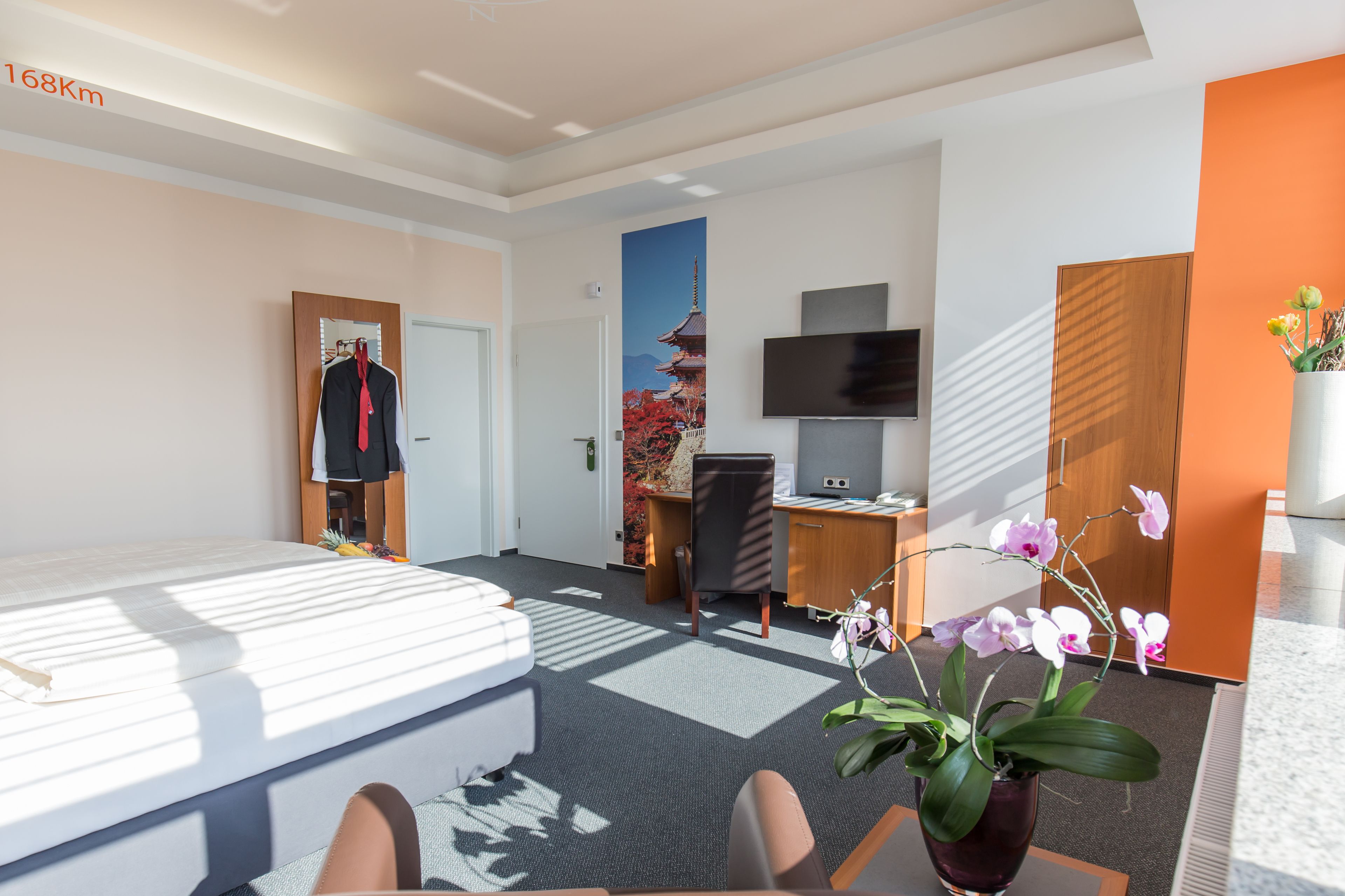 comfort double room (plus) | in-room safe, desk, soundproofing, cots/infant beds