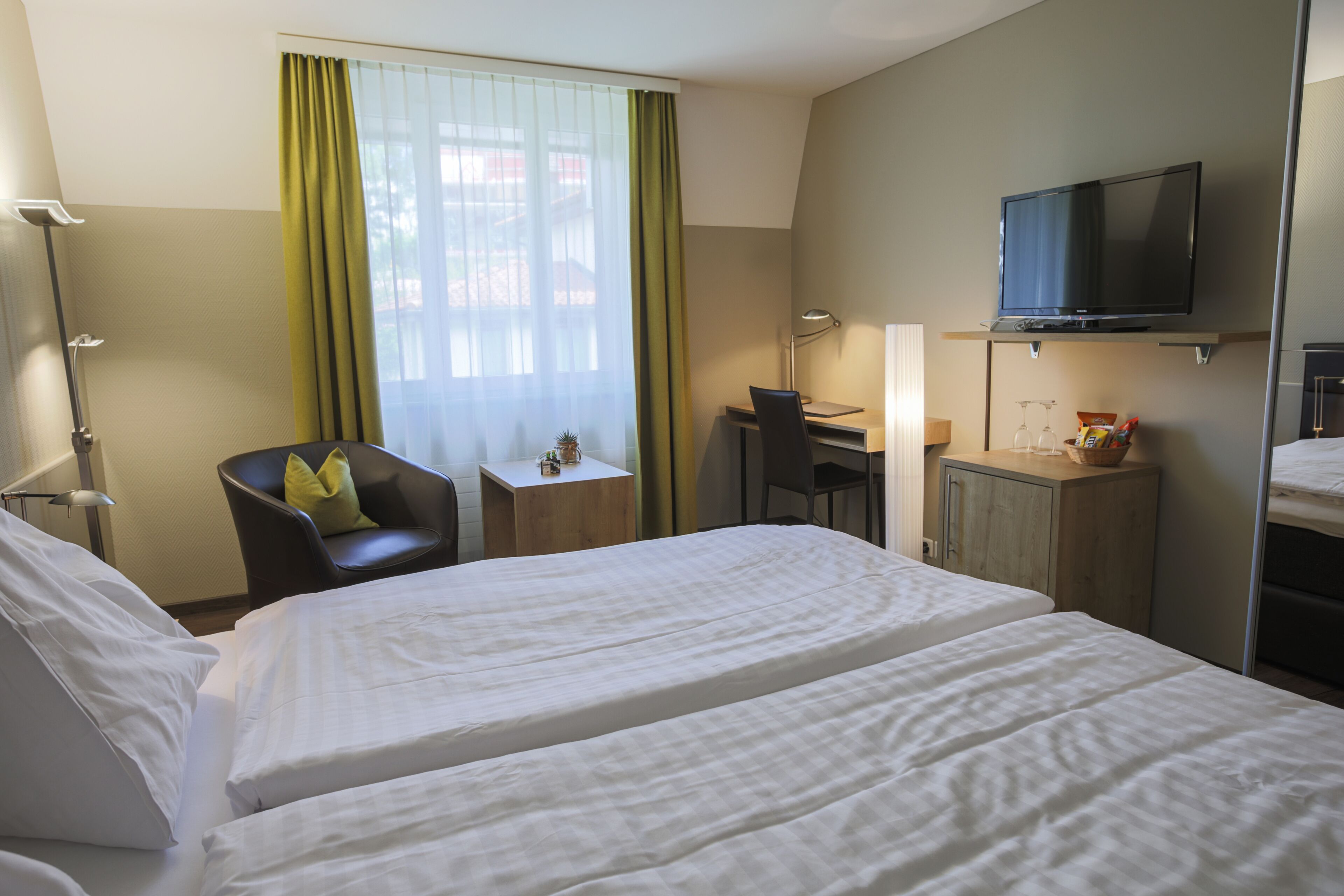 double room | hypo-allergenic bedding, minibar, in-room safe, desk