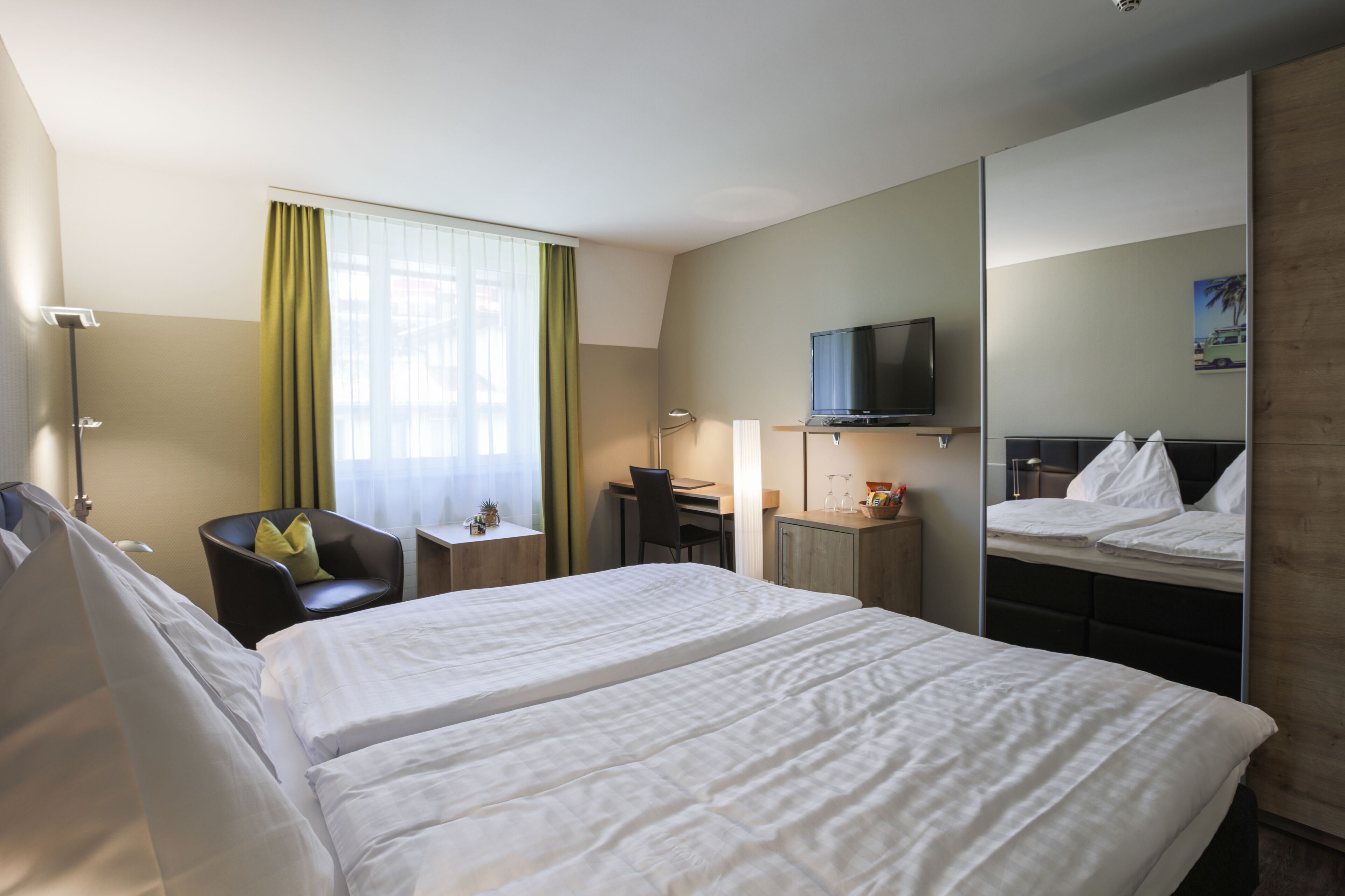 double room | hypo-allergenic bedding, minibar, in-room safe, desk