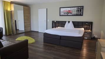 Superior Room | Hypo-allergenic bedding, minibar, in-room safe, desk