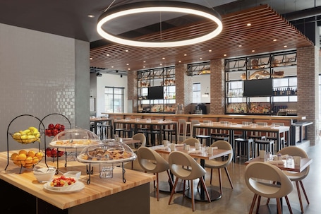 Breakfast and dinner served