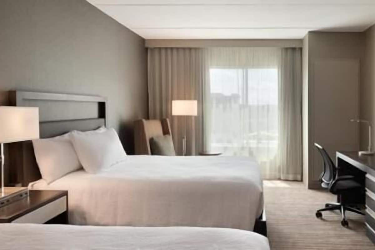 Premium bedding, in-room safe, individually furnished, laptop workspace