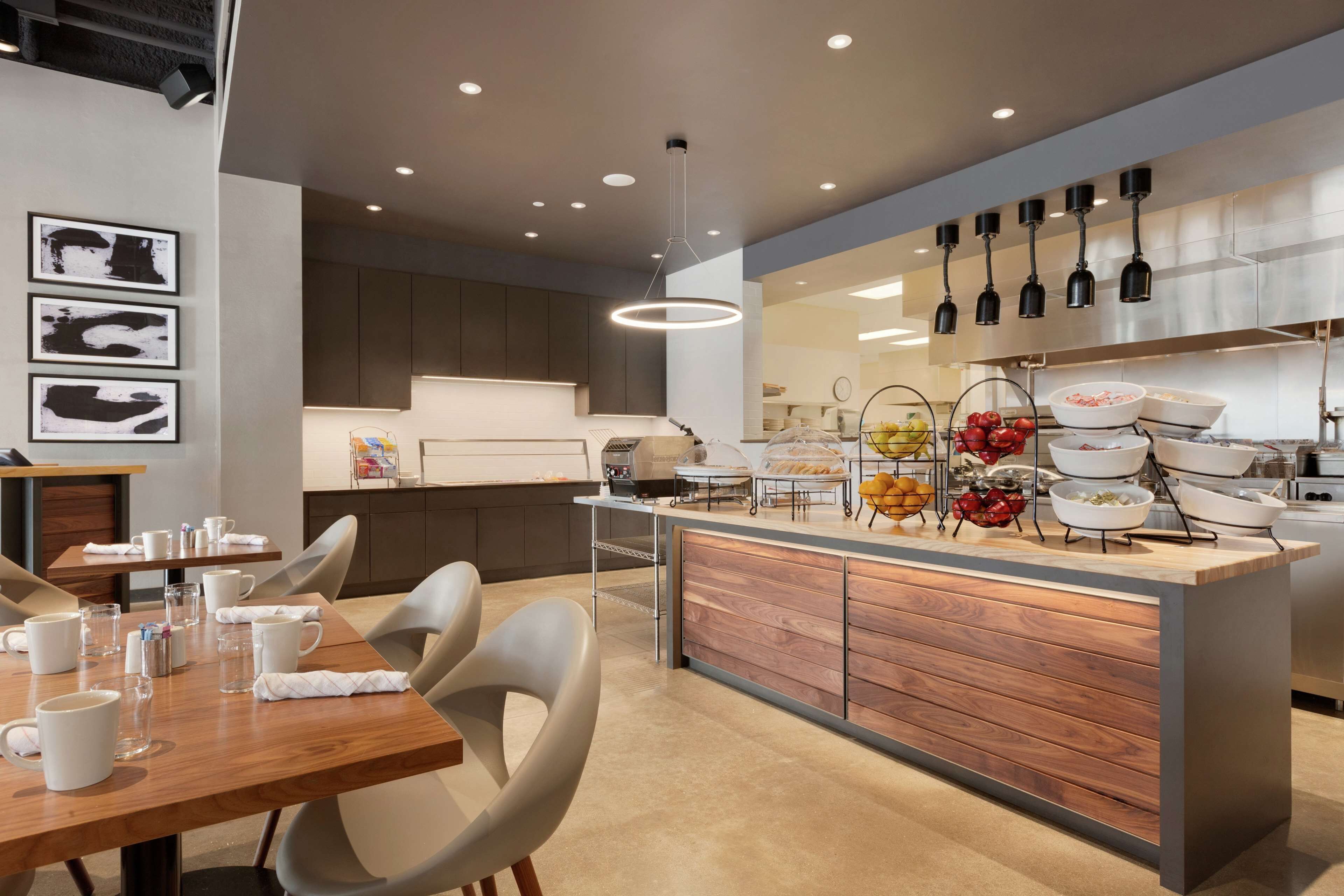 Se ofrece un desayuno a la carta (14.00 USD por persona)