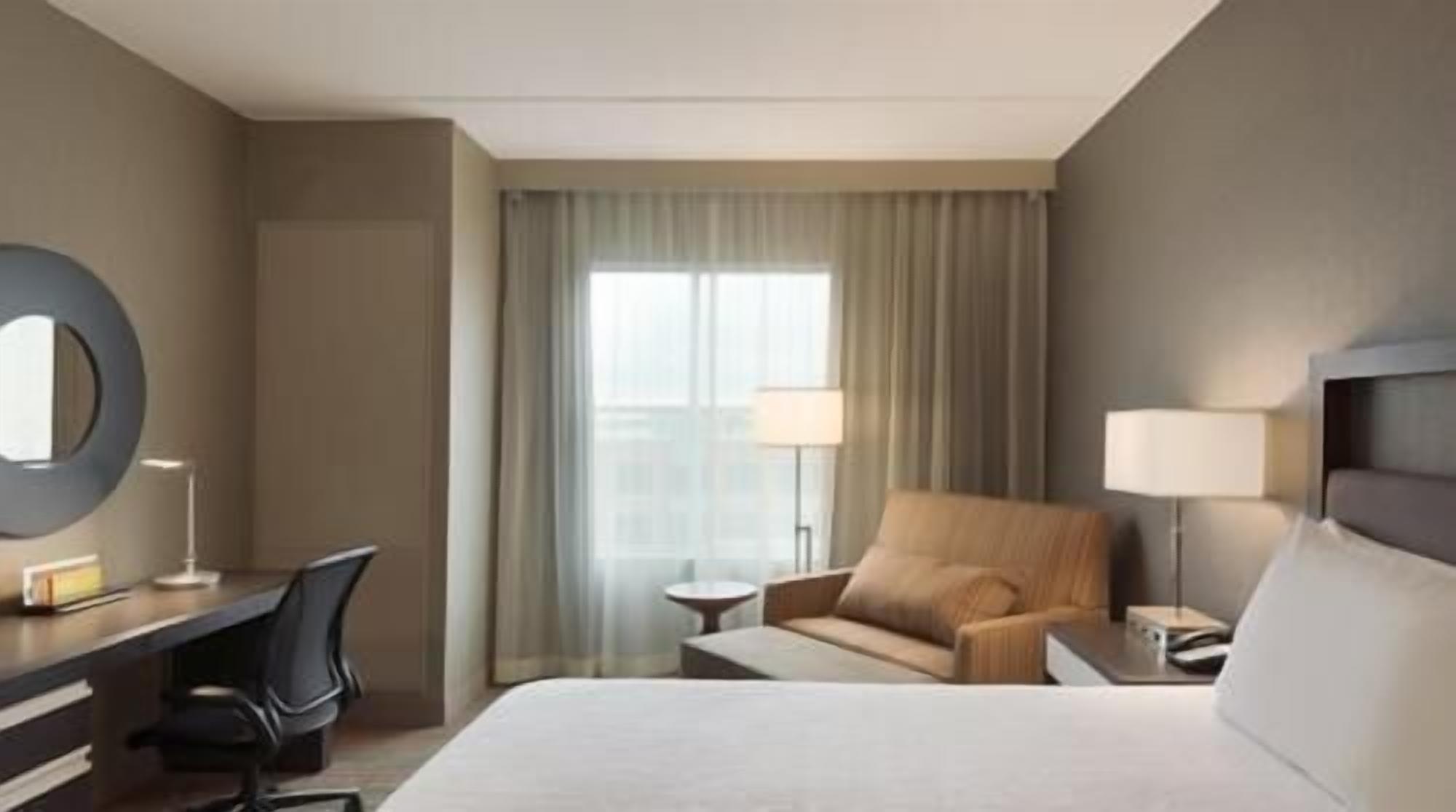 Luxe beddengoed, een kluis op de kamer, individueel gemeubileerd