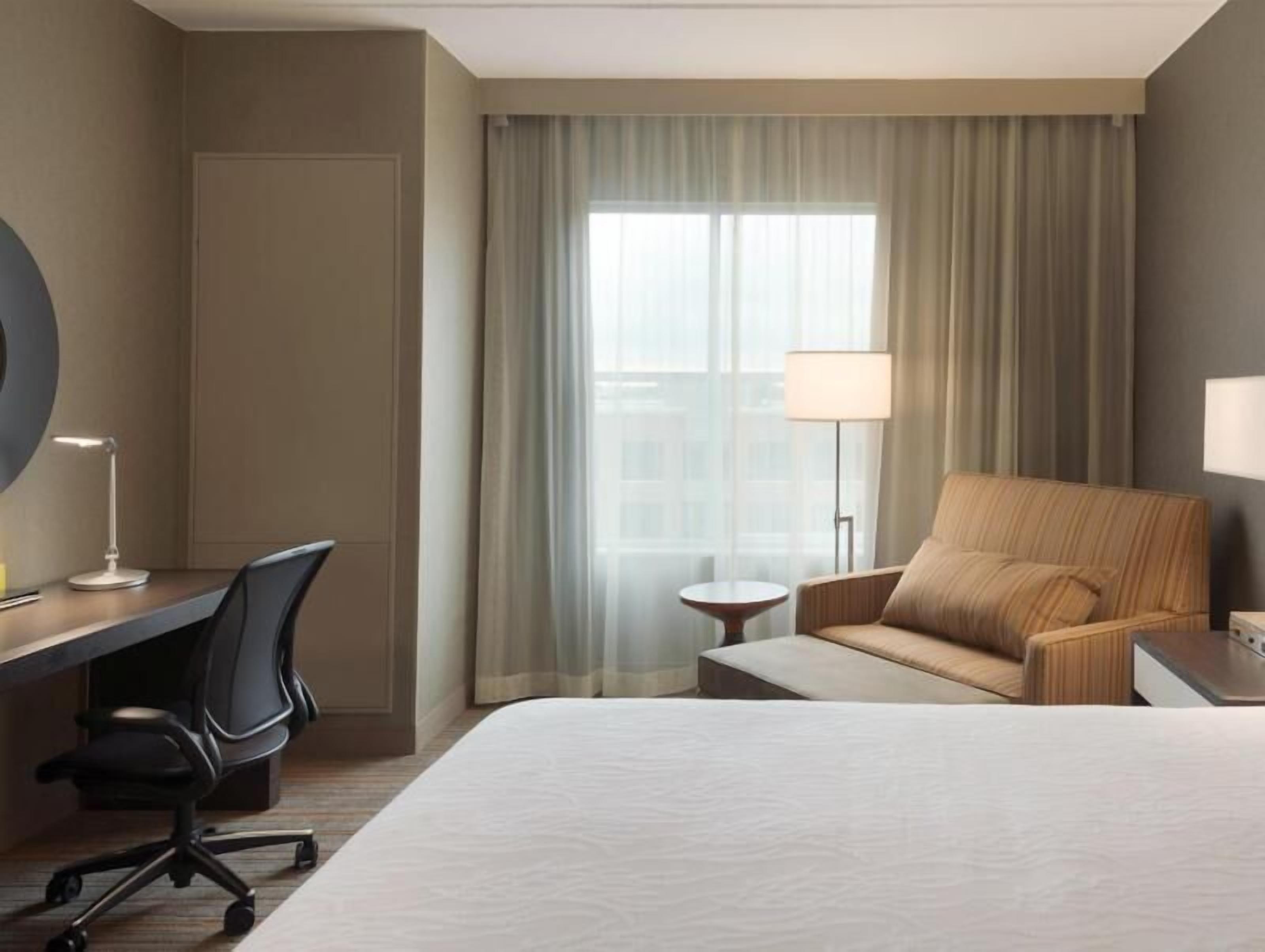 Luxe beddengoed, een kluis op de kamer, individueel gemeubileerd