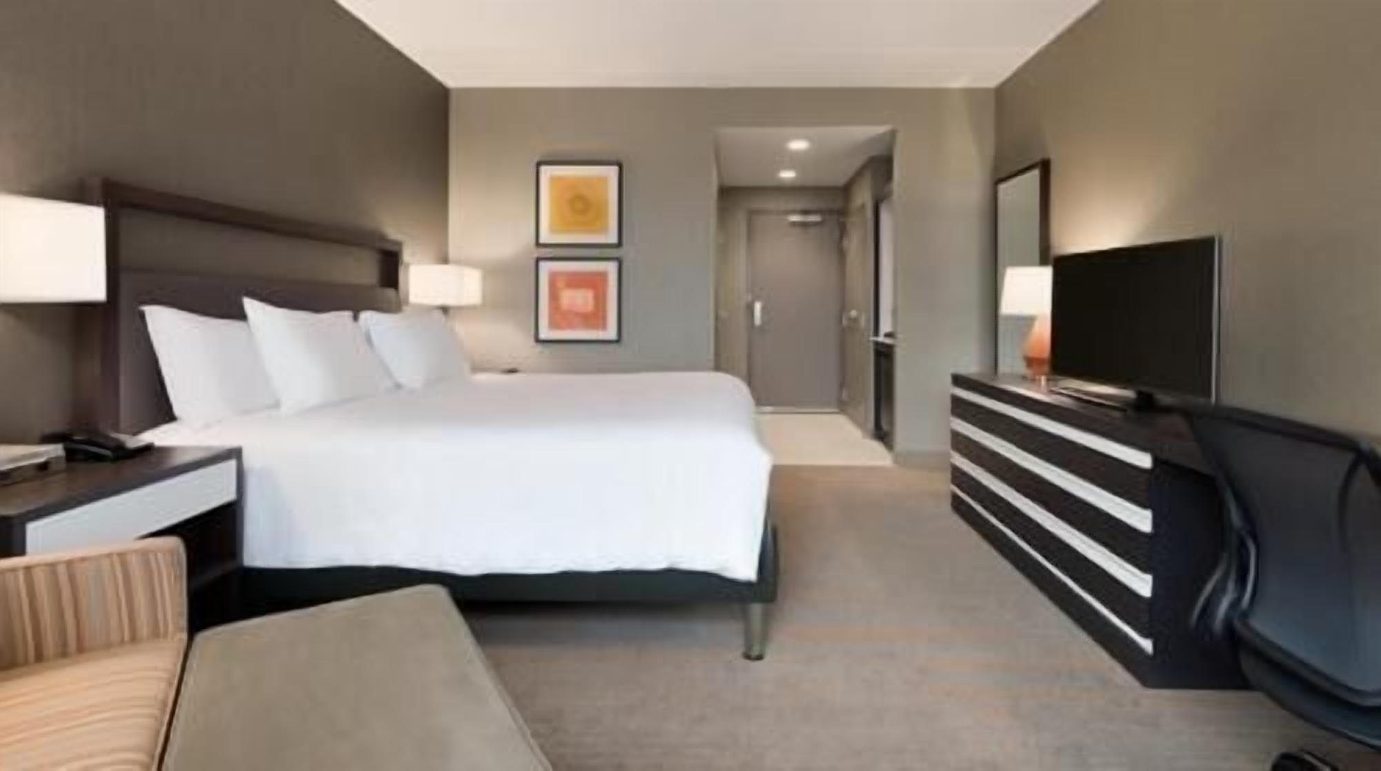 Luxe beddengoed, een kluis op de kamer, individueel gemeubileerd