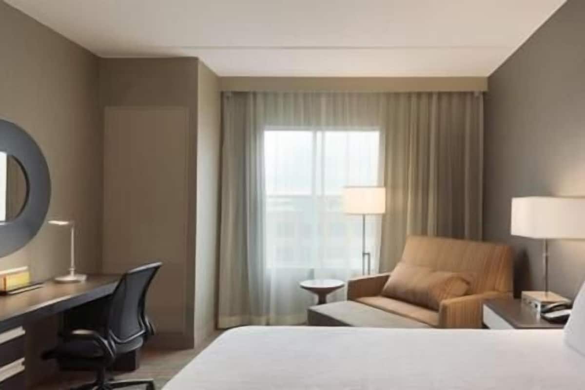 Premium bedding, in-room safe, individually furnished, laptop workspace