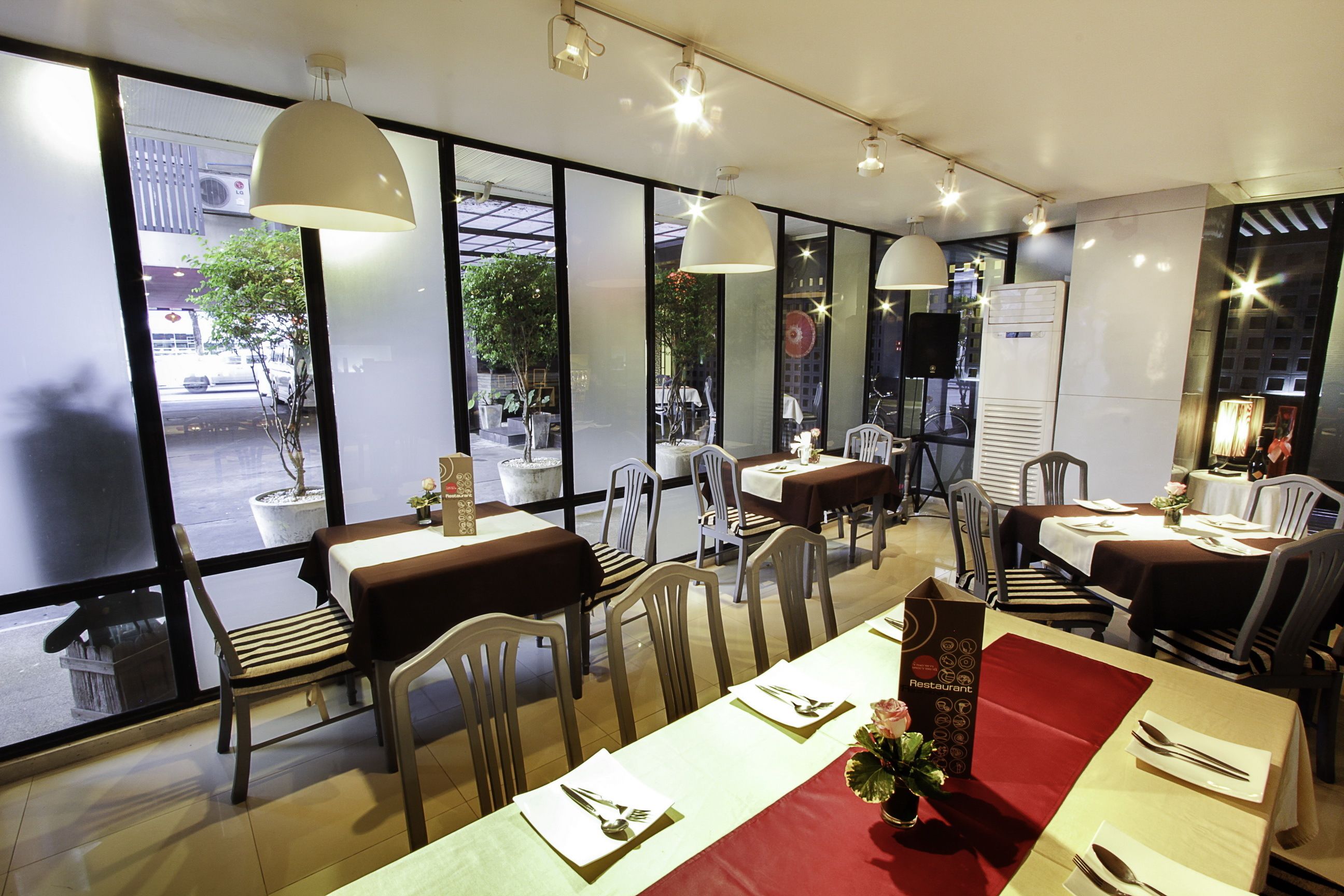 breakfast, lunch, dinner served; thai cuisine