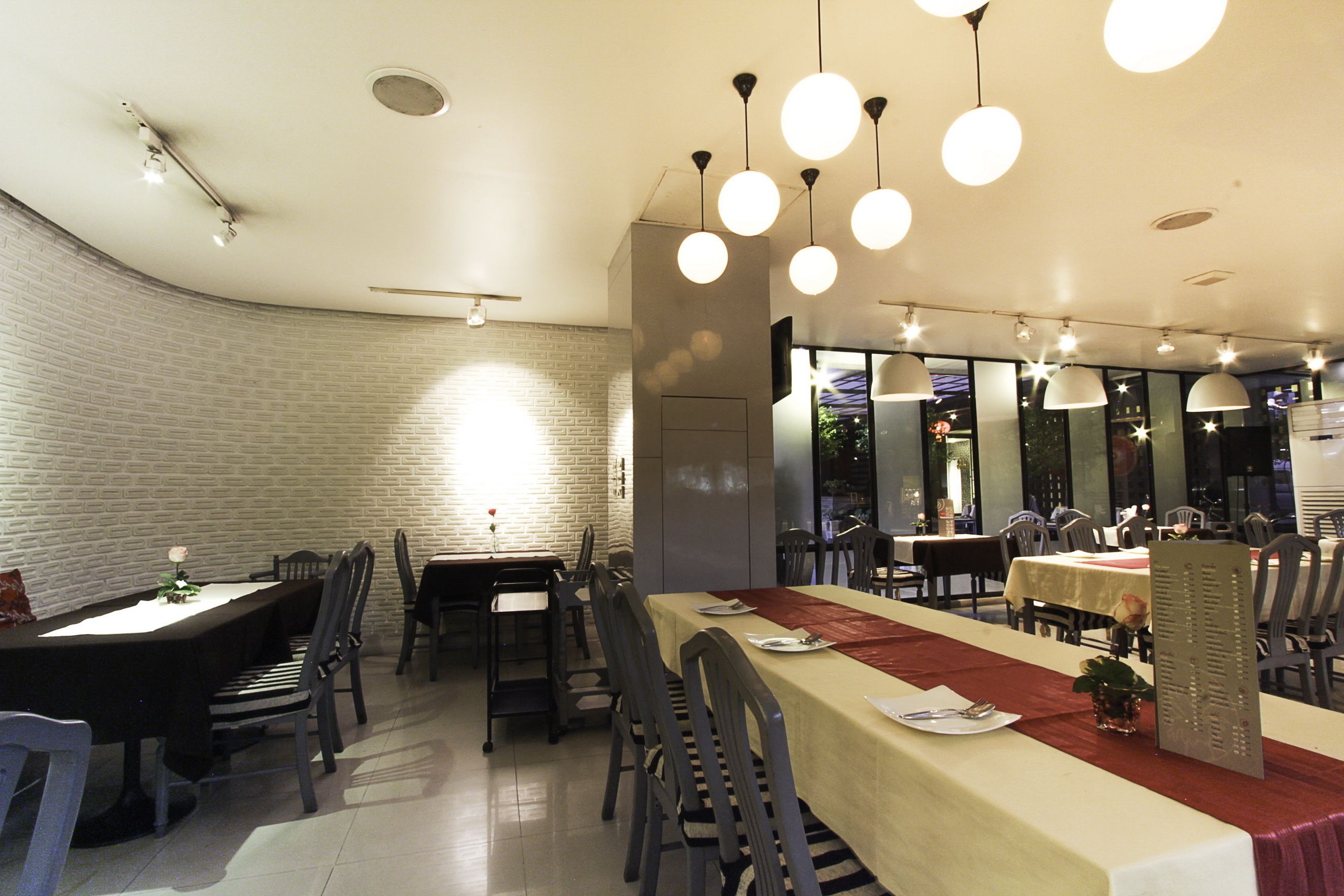 breakfast, lunch, dinner served; thai cuisine