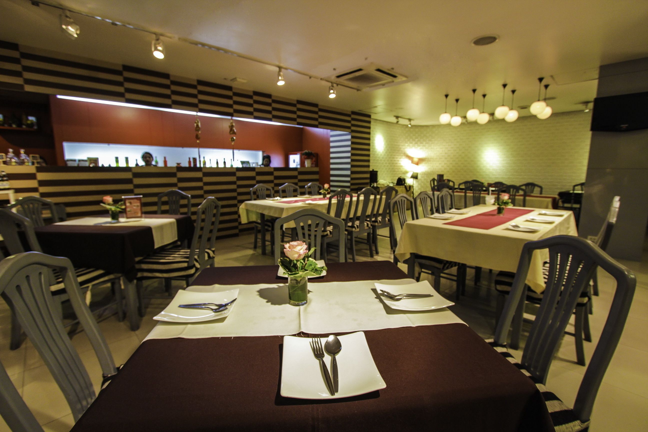 breakfast, lunch, dinner served; thai cuisine