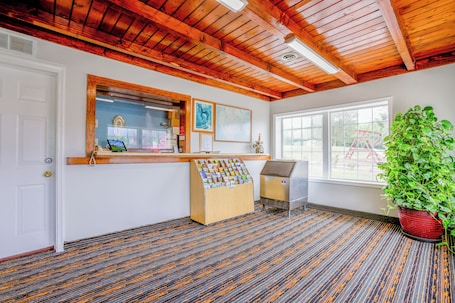 Recepción. Budget Inn By OYO Natural Bridge I-81