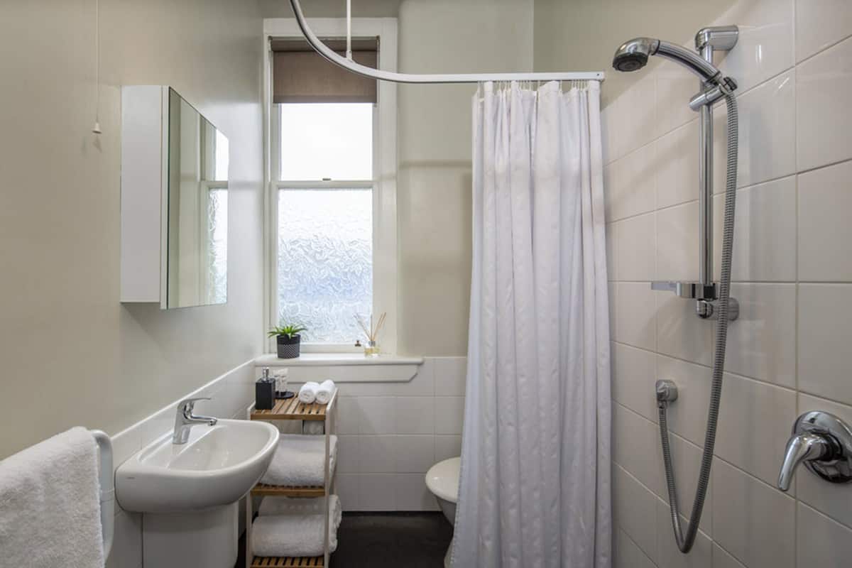 apartment, 1 bedroom | bathroom | shower, free toiletries, hair dryer, towels