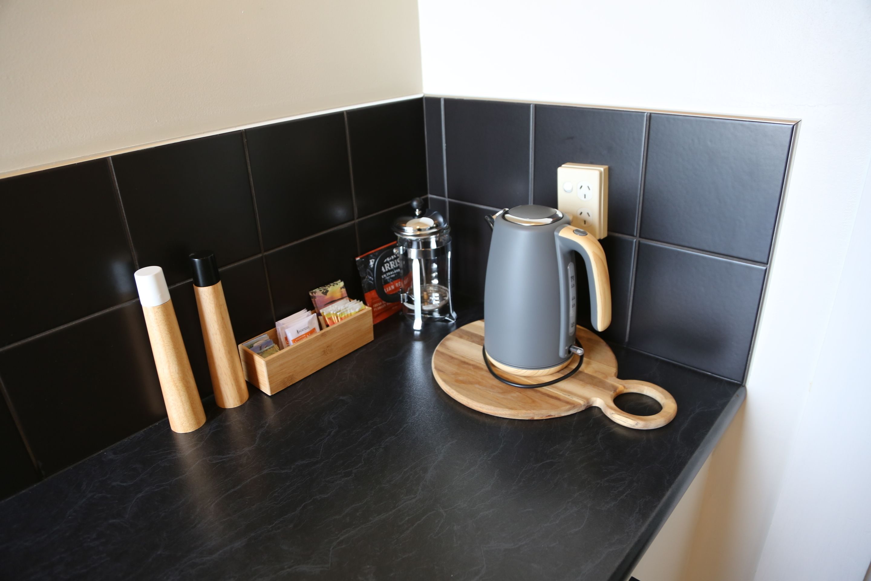 apartment, 1 bedroom, sea view | private kitchen | coffee/tea maker, paper towels