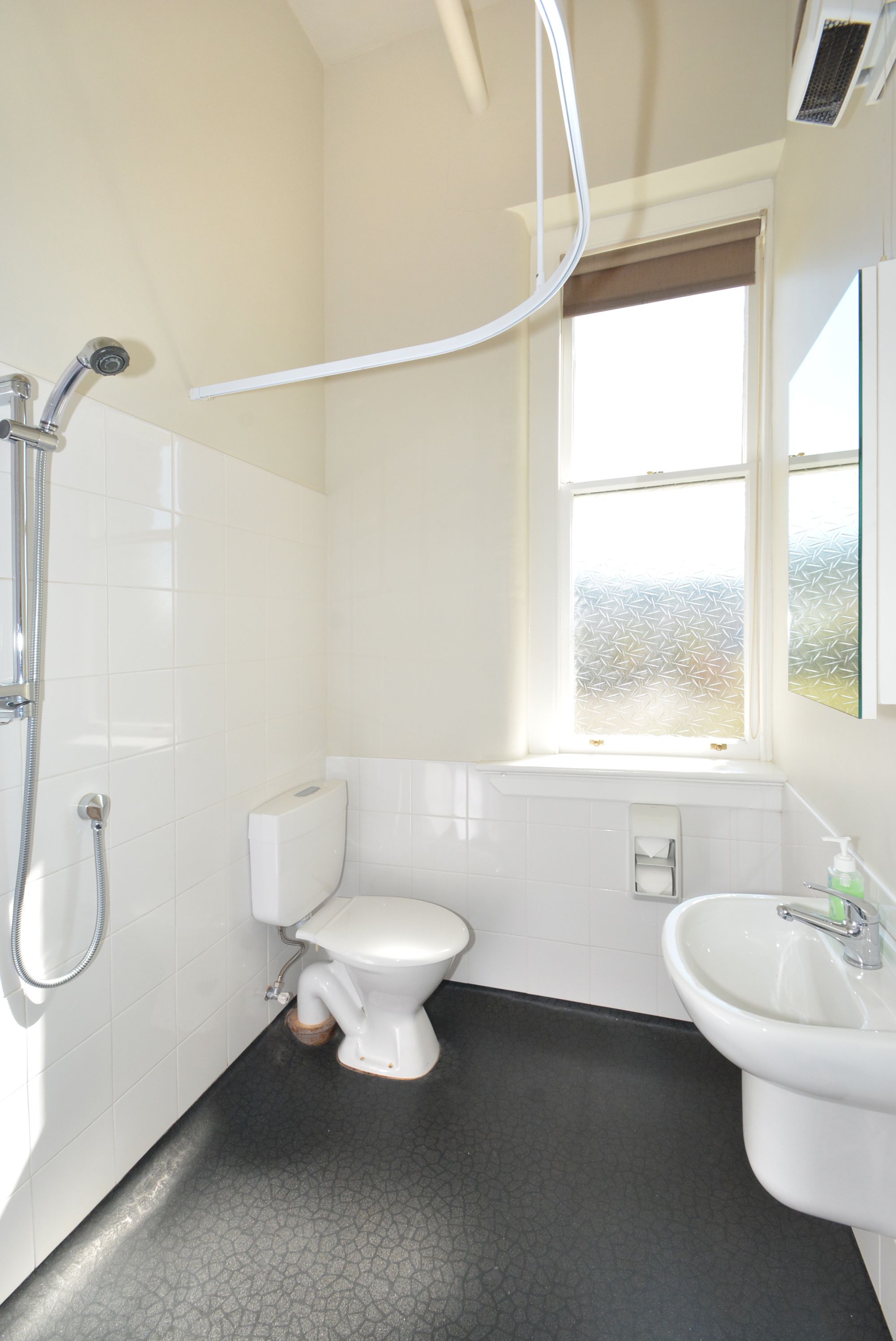 basic studio, 1 bedroom | bathroom | shower, free toiletries, hair dryer, towels