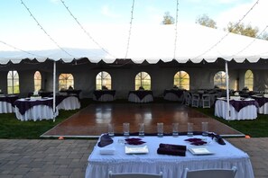 تناول الطعام بالخارج