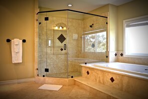 Bathroom shower - Que Syrah (Temecula)