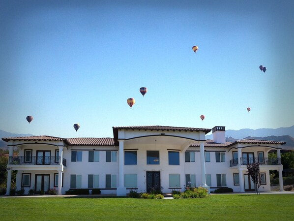 المنشأة من الخارج