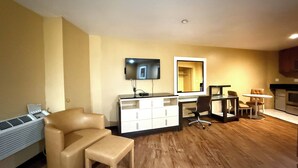 A room with a desk, chair, and a television mounted on the wall. - Redondo Beach Inn (Gardena)