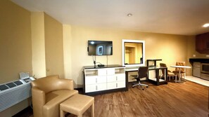 Chambre Double Deluxe, 2 lits doubles | Espace de travail pour ordinateur portable, Wi-Fi gratuit, draps fournis