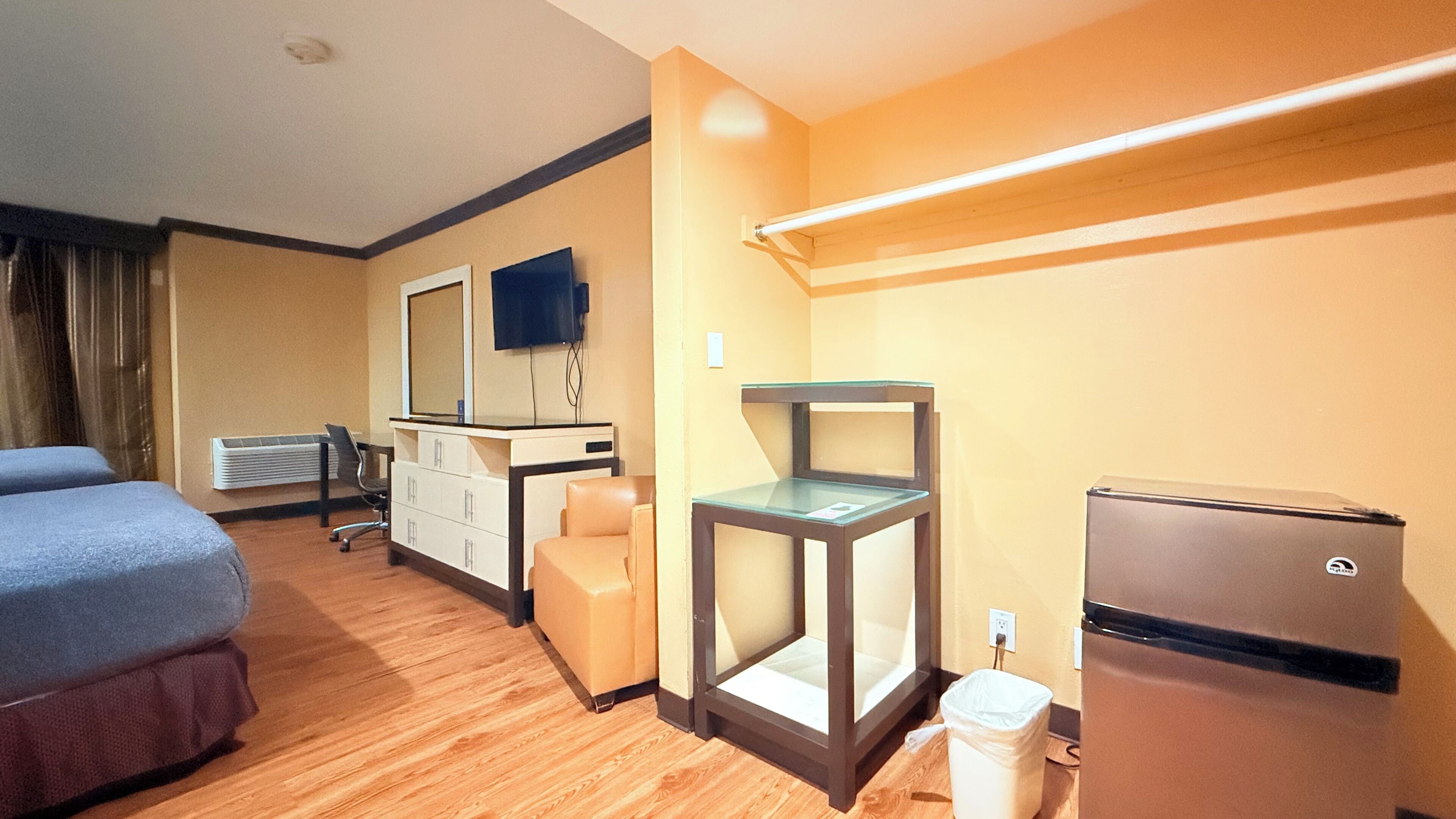 Deluxe Double Room, 2 Double Beds | Laptop workspace, free WiFi, bed sheets, wheelchair access