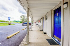 Exterior - Relax Inn By OYO Natural Bridge I-81 (Natural Bridge)