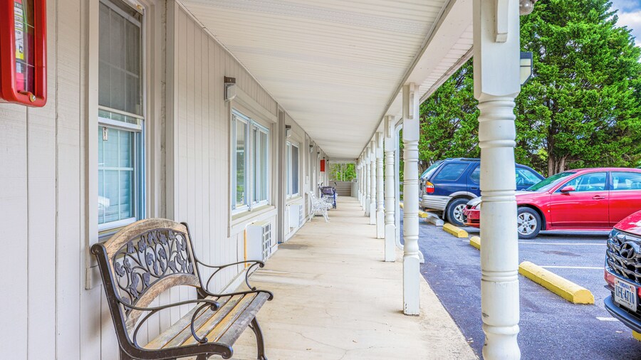 Relax Inn By OYO Natural Bridge I-81