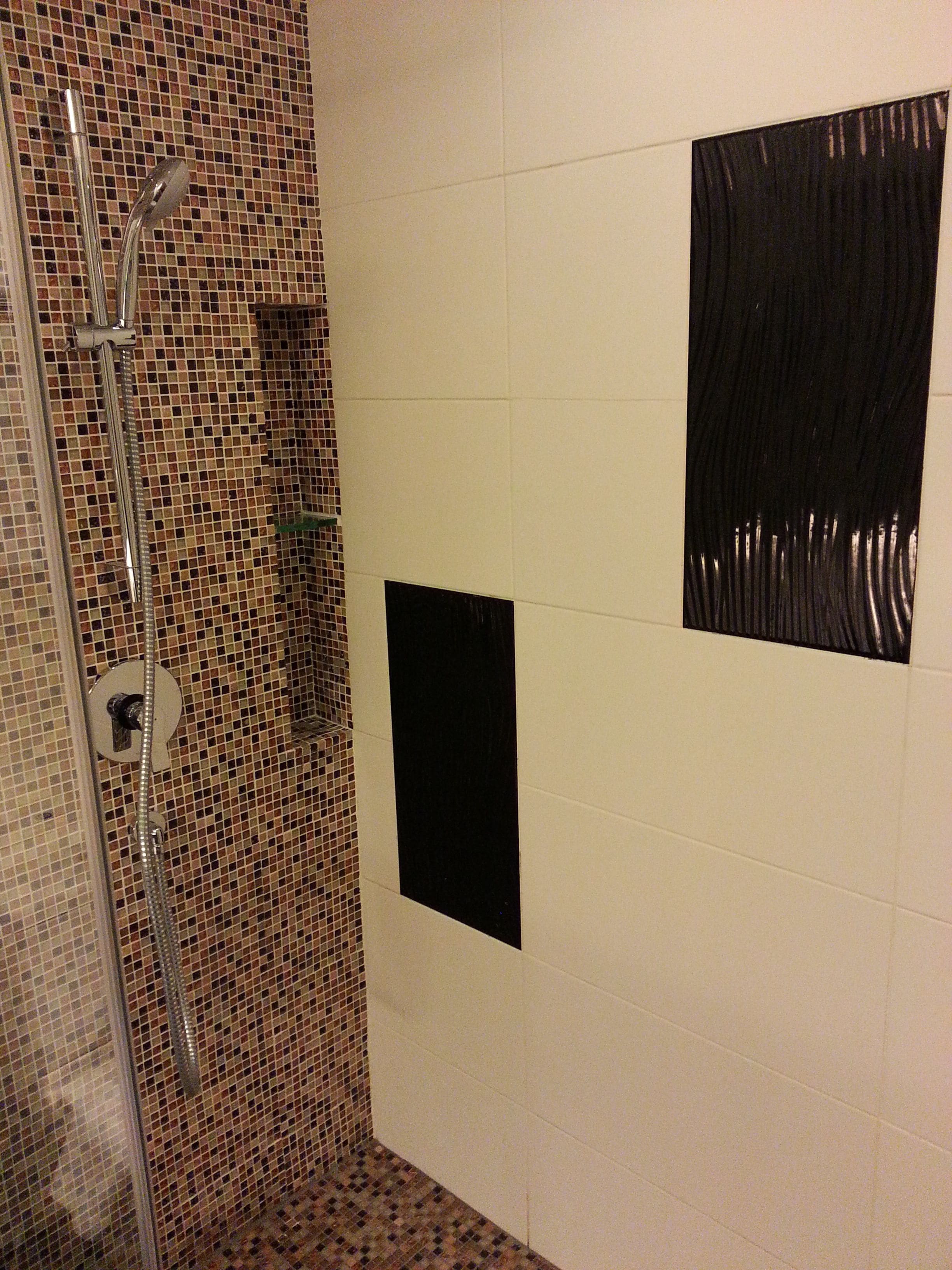 standard twin | bathroom | shower, hair dryer, slippers, towels