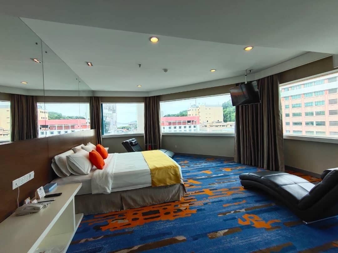 vip suite | minibar, in-room safe, desk, iron/ironing board