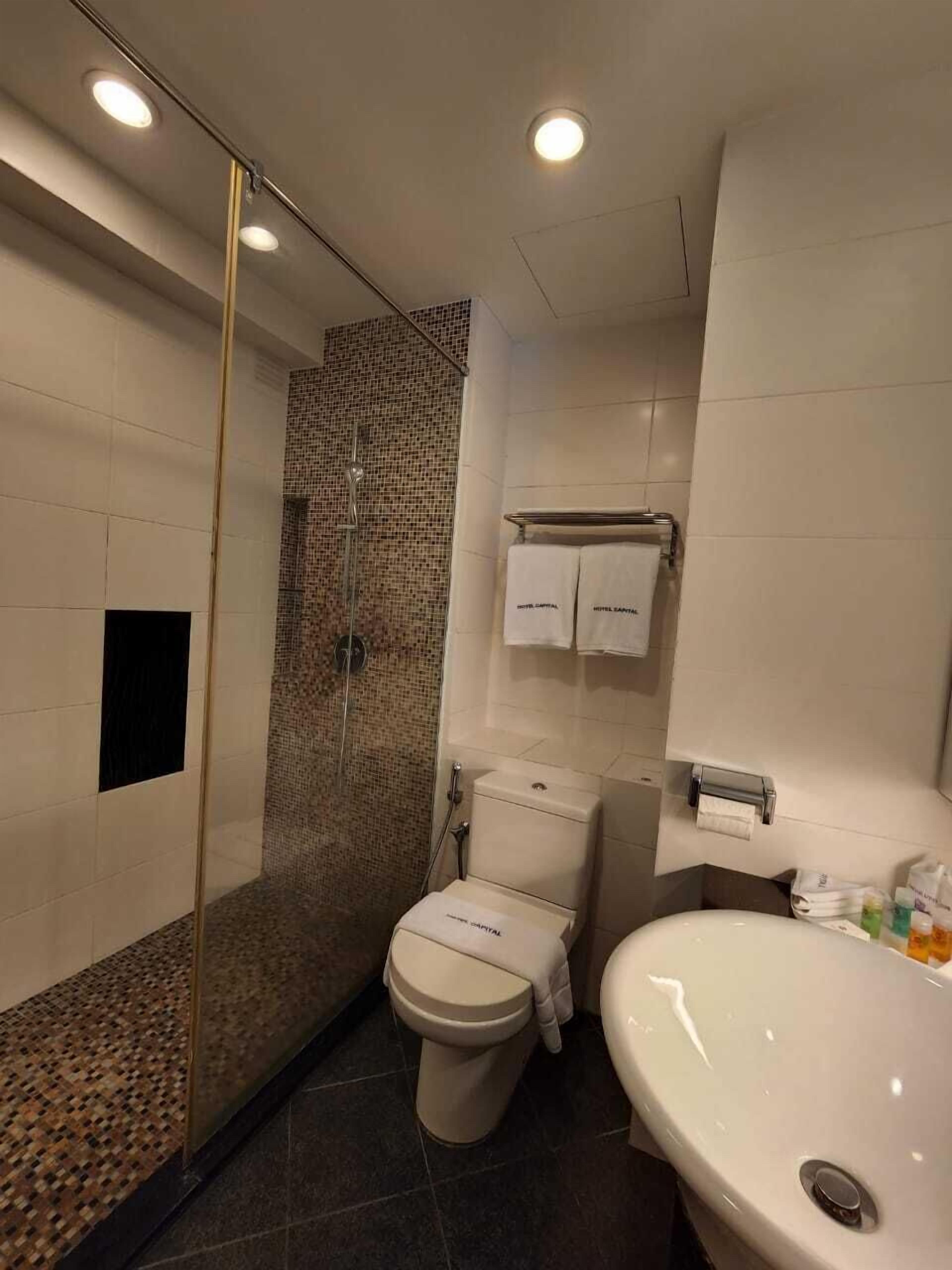 deluxe king | bathroom | shower, hair dryer, slippers, towels