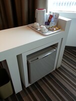 Deluxe King | Mini fridge