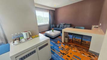 Chambre « Premier », plusieurs lits (VIP) | Minibar, coffres-forts dans les chambres, bureau