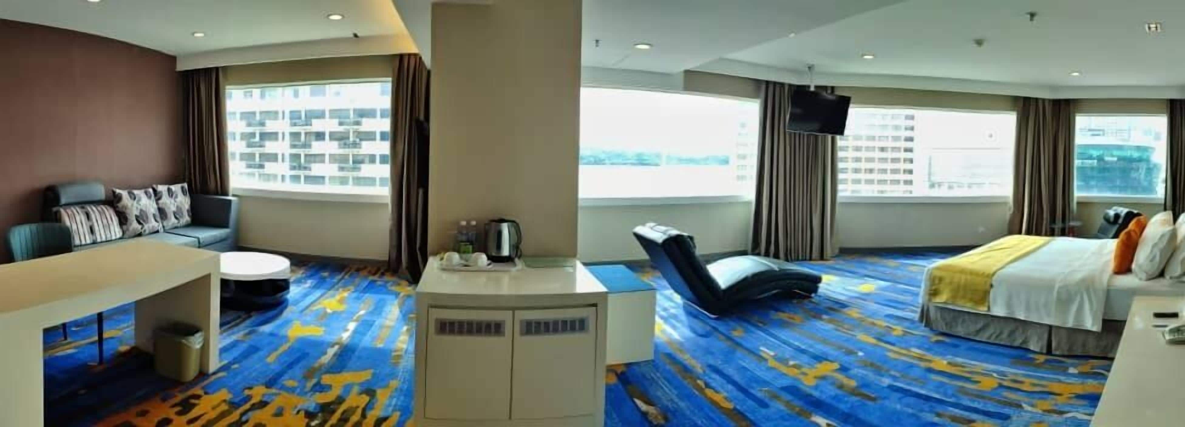 vip suite | minibar, in-room safe, desk, iron/ironing board