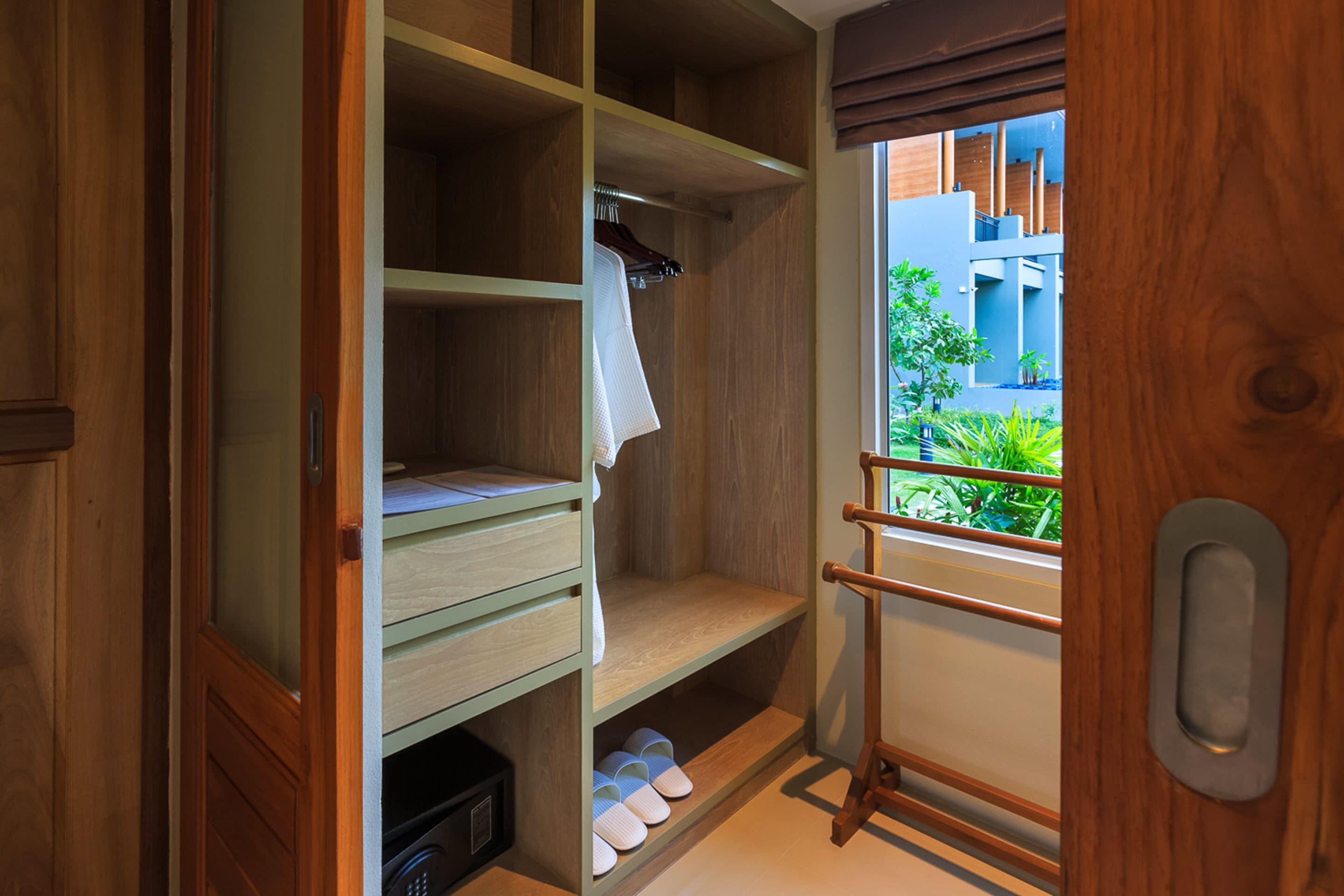 villa padding view | safe