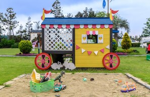 Área de juegos infantiles al aire libre
