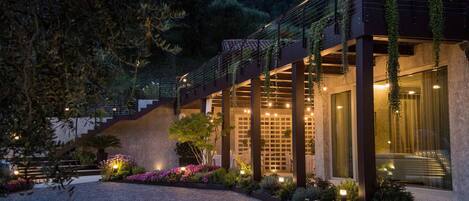 Façade de l’hébergement - soirée/nuit