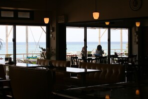 Breakfast and dinner served, beach views - On The Beach Lue (Motobu)